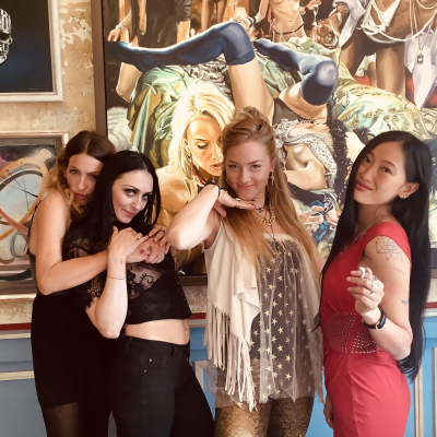 The girls mit Anastasia Obaregbe  Zoey Lee