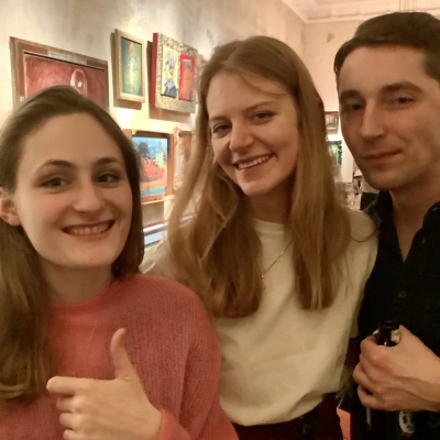 Anne Rosenkranz (links, Violine) , Henriette (Gastgeberin)